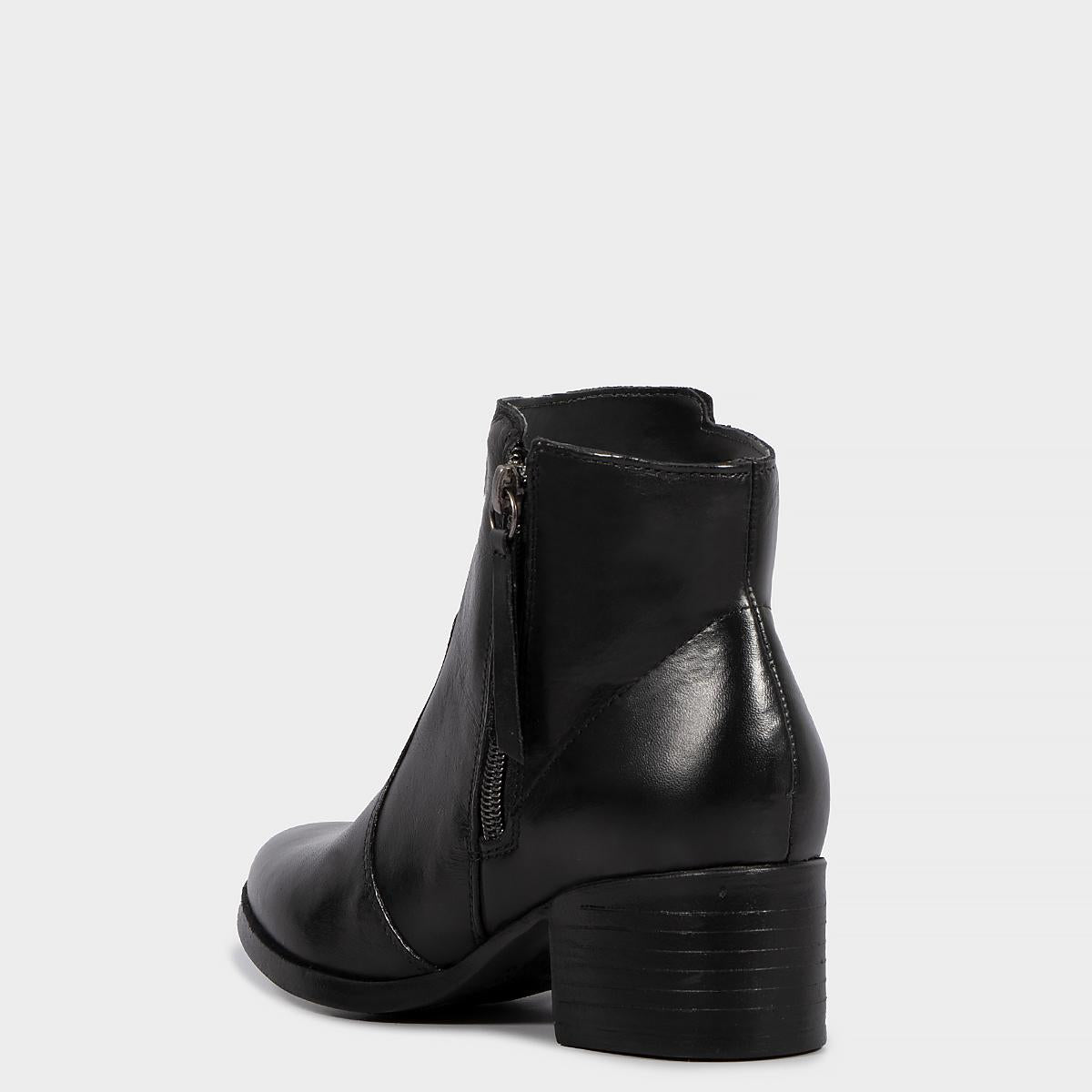 Bota Preta Couro Cano Curto