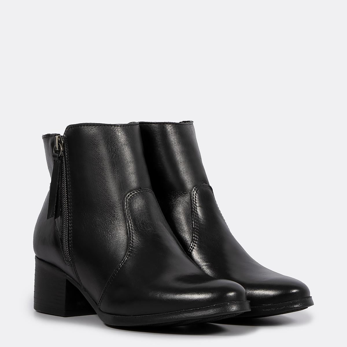 Bota Preta Couro Cano Curto