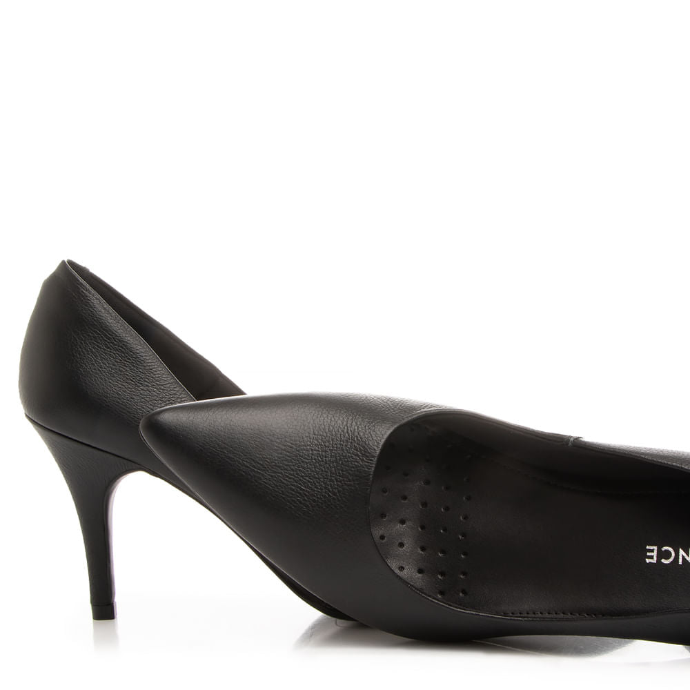 Scarpin Preto Couro Salto Alto Fino