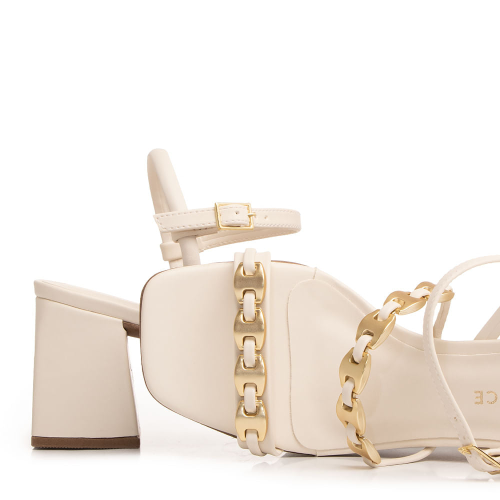 Sandália Off White Enfeite Corrente