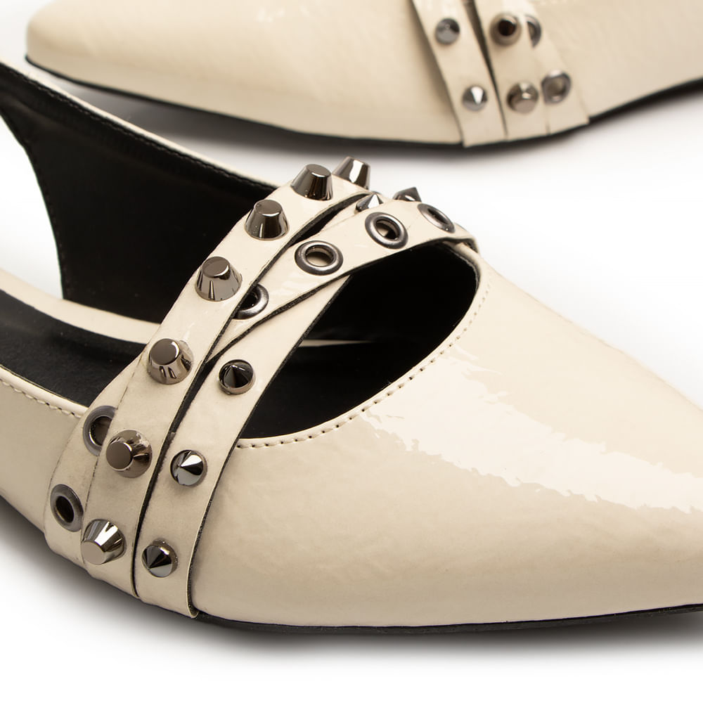 Sapatilha Slingback Off White Verniz Tachas