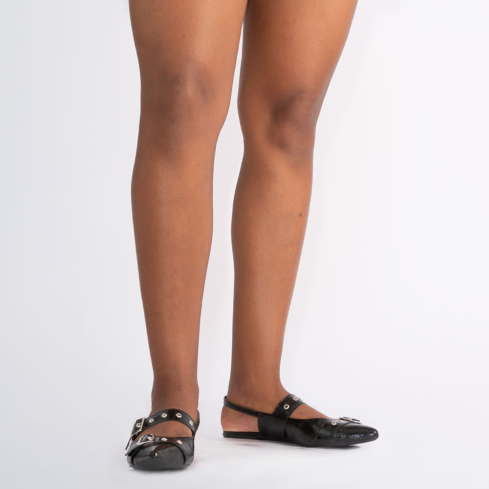 Sapatilha Slingback Preta Texturizada Fivelas