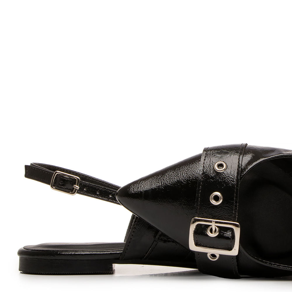 Sapatilha Slingback Preta Texturizada Fivelas