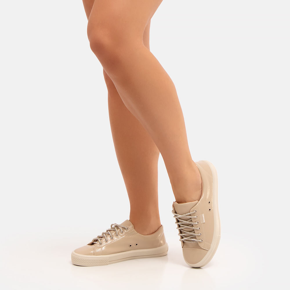 Tênis bege Comfort Cadarço Strass