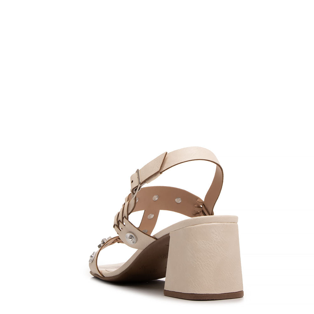 Sandália Off White  Enfeites Boho